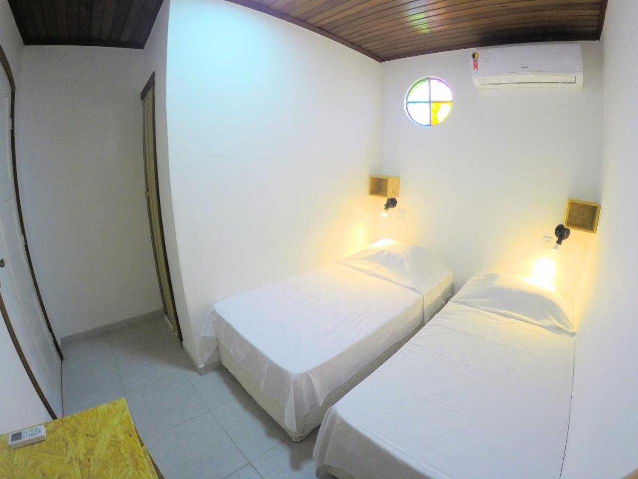 Hostel Da Milla Presidente Figueiredo Bagian luar foto