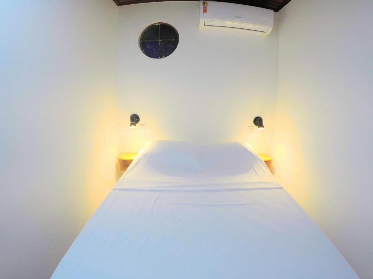 Hostel Da Milla Presidente Figueiredo Bagian luar foto
