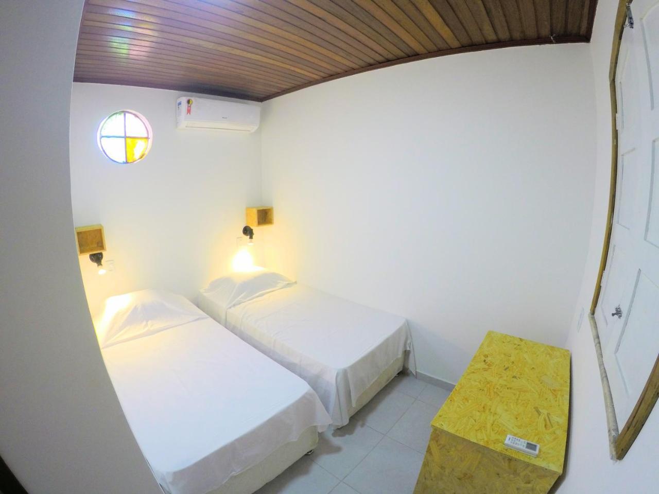 Hostel Da Milla Presidente Figueiredo Bagian luar foto