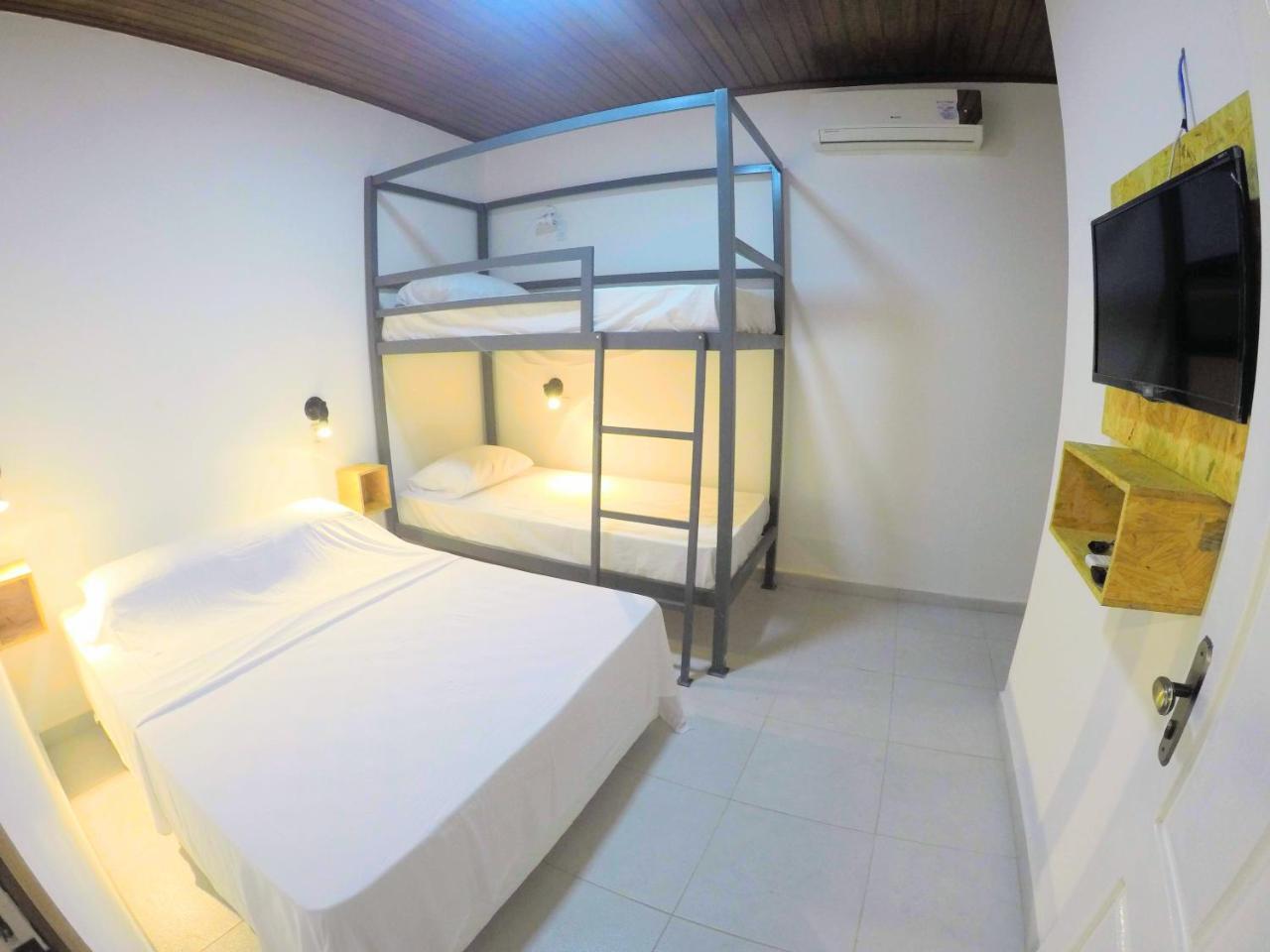 Hostel Da Milla Presidente Figueiredo Bagian luar foto