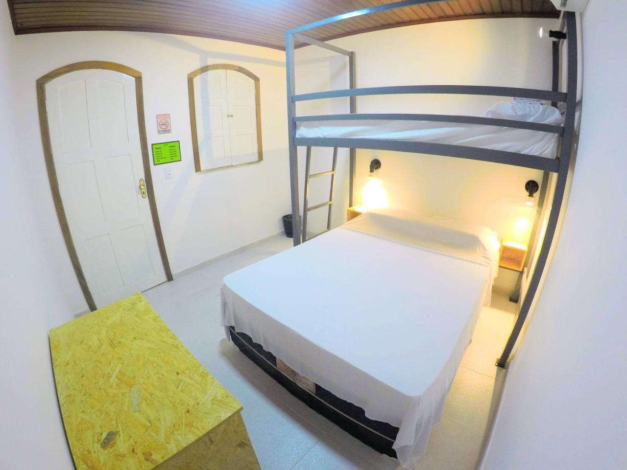 Hostel Da Milla Presidente Figueiredo Bagian luar foto